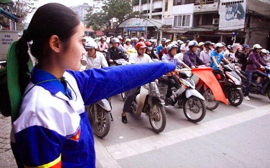 Tuổi trẻ cả nước xung kích đi đầu tham gia giữ gìn trật tự an toàn giao thông